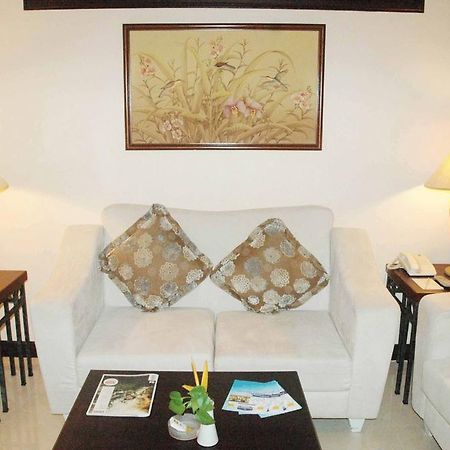 Hotel Equator Surabaya Room photo