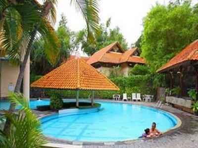 Hotel Equator Surabaya Exterior photo