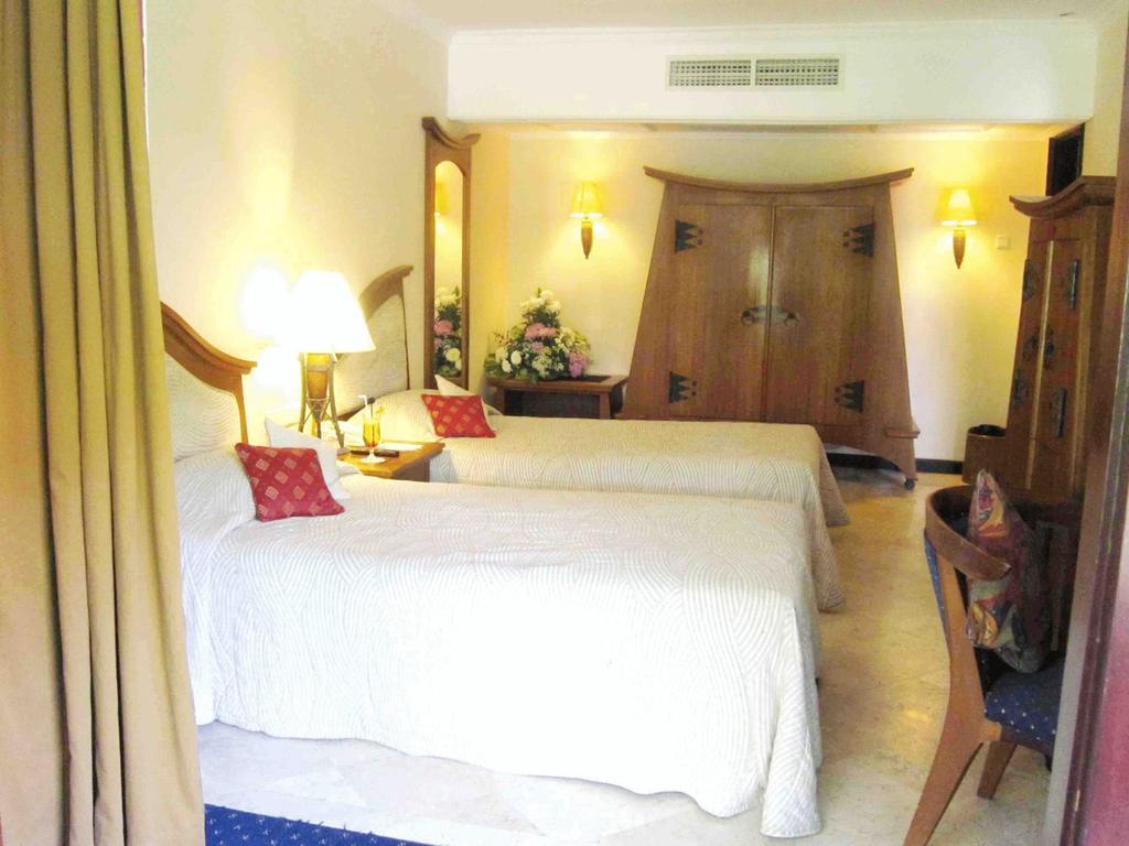Hotel Equator Surabaya Room photo