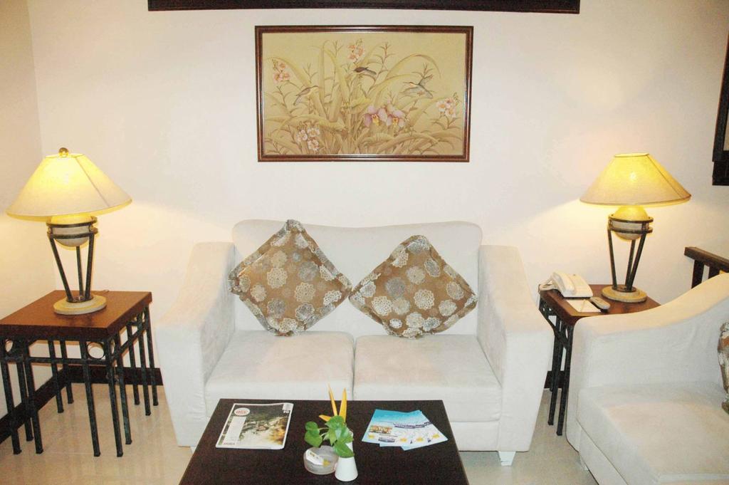 Hotel Equator Surabaya Room photo