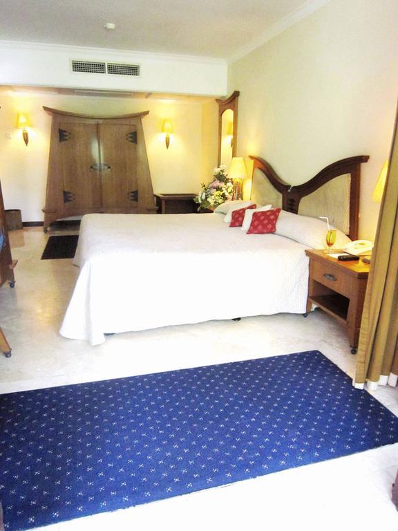 Hotel Equator Surabaya Room photo